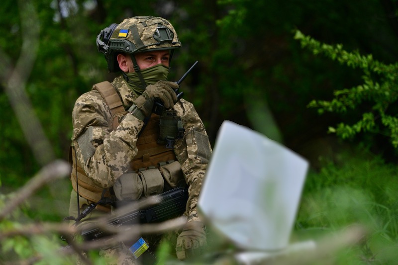 "Фахівці та фахівчині Військ зв