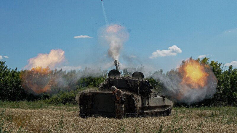 Українські ракетно-артилерійські підрозділи продовжують бити по опорних пунктах і базах логістичного забезпечення ворога