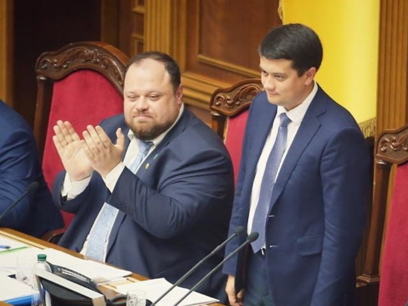 Дмитро Розумков (праворуч) очолив парламент, а Руслан Стефанчук (ліворуч) став першим віце-спікером