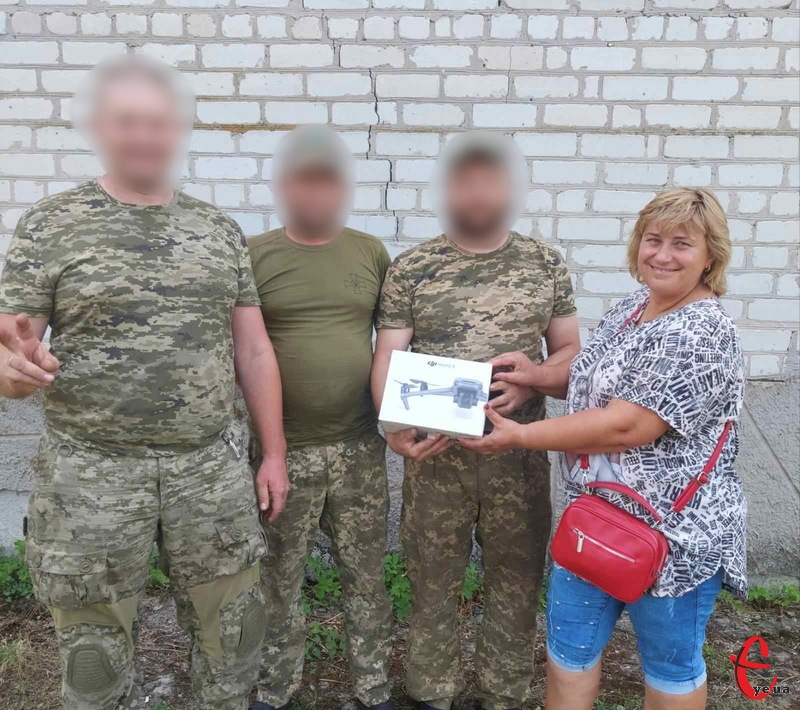 Придбаний дрон учителька Лілія Прокопчук передала бійцям, які захищають Україну