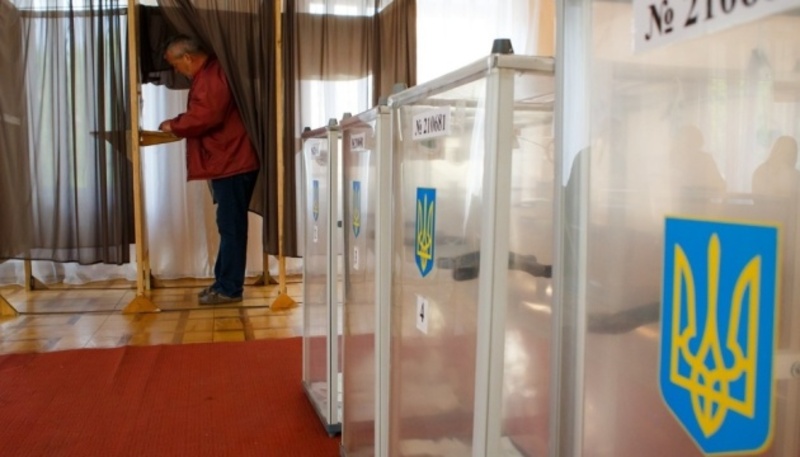 Станом на 12.00 годину загальна явка виборців на Хмельниччині 20,48 %