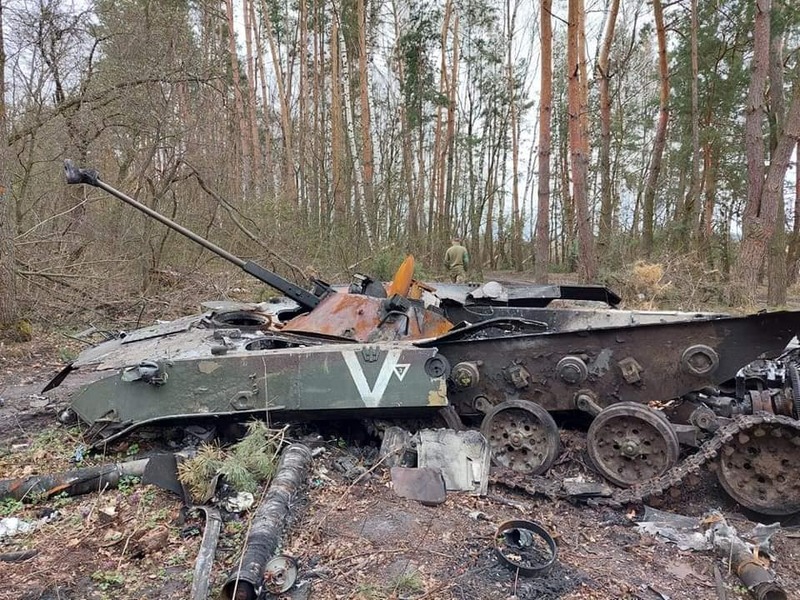 На території Донецької та Луганської областей за минулу добу відбито чотирнадцять атак ворога, знищено одинадцять танків