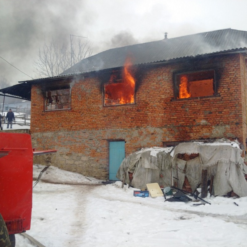 Рятувальники ліквідували пожежу житлового будинку