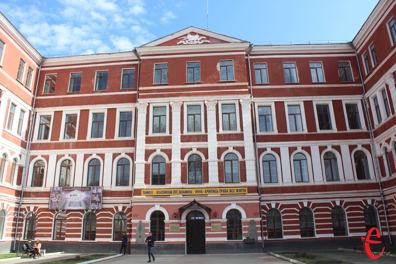 1 липня гетьман Павло Скоропадський підписав закон, яким заснував університет у Кам
