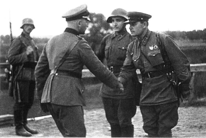 Зустріч німецьких та радянських офіцерів у Польщі, вересень 1939 року