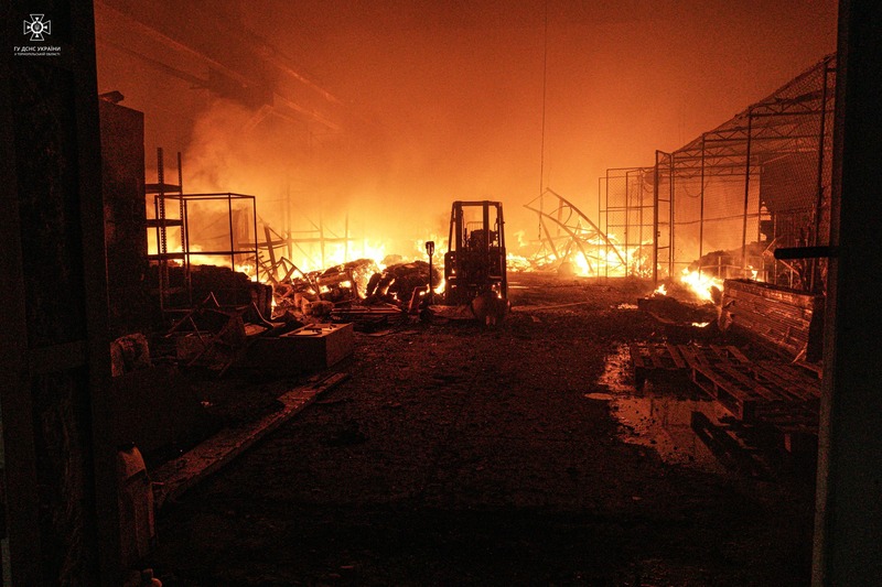 Рятувальники загасили пожежі, спричинені ворожими обстрілами