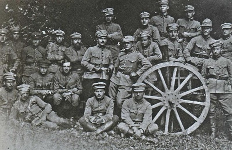 Офіцери 3-го артполку УГА у Меджибожі, серпень 1919 року