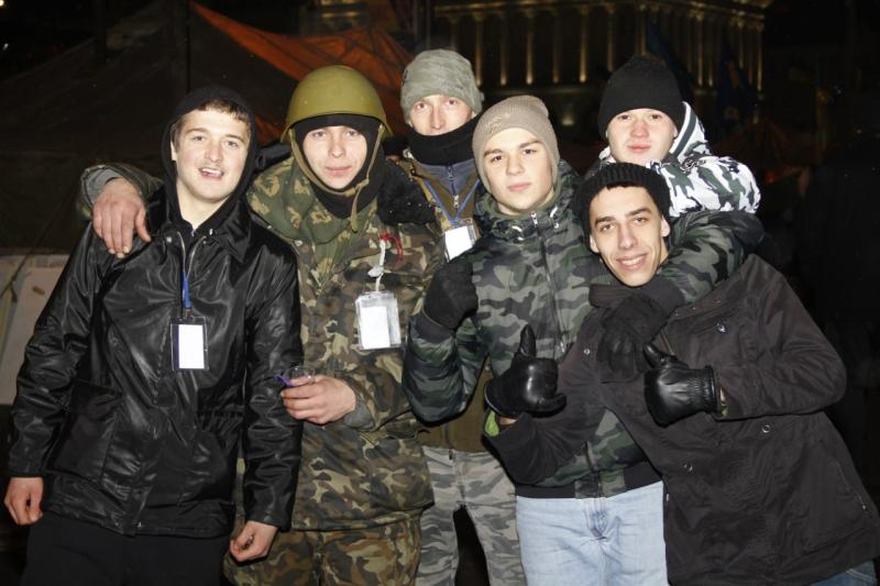 Марко Васьковський (крайній праворуч) з друзями на Євромайдані у Києві.
