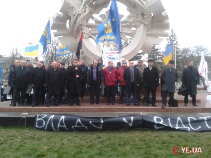 Опозиційні депутати з сесійної зали вийшли до мітингуючих на Майдані 