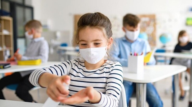 Школярі постійно взаємодіють з різними дітьми, що часто призводить до розповсюдження різноманітних вірусів та бактерій
