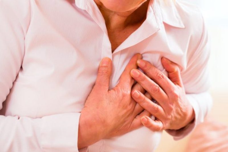 Інколи інфаркт починається з порушень серцевого ритму, тобто людина відчуває сильне серцебиття