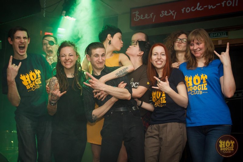 Музиканти виступлять в одному з закладів Хмельницького. (Автор: З офіційної сторінки гурту у «facebook»)