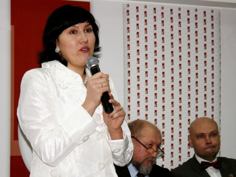 Письменниця з міста Суми презентує у рідному Хмельницькому «Зорі в квадраті». (Автор: litakcent.com)