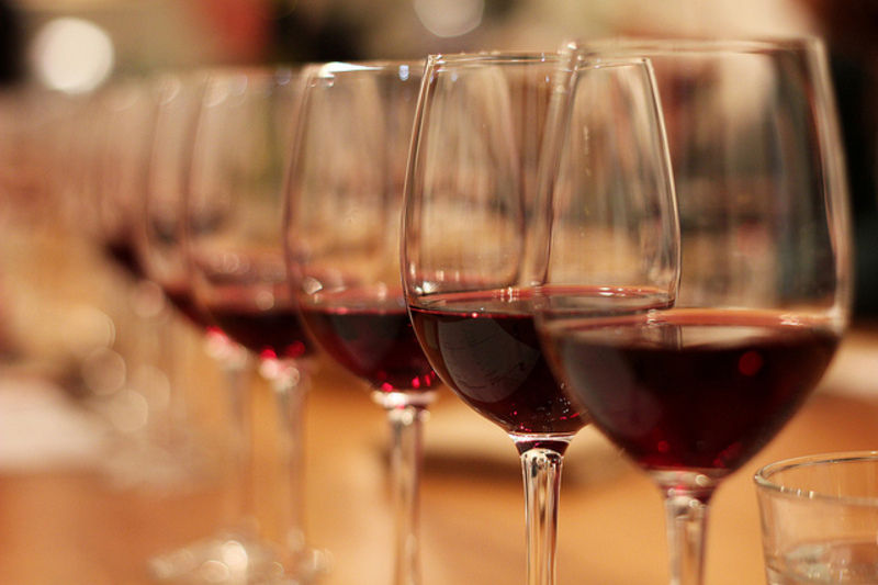 Учасники заходу продегустують шість видів вин. (Автор: liguriya.com)