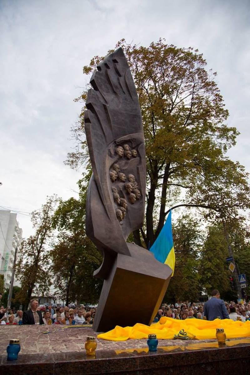 До Дня Гідності та Свободи (Автор: adm-km.gov.ua)