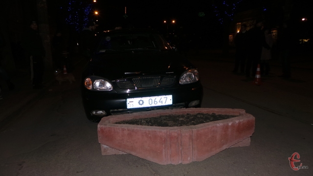 Авто з синіми номерами скоїло ДПТ на пішохідній вулиці Хмельницького - фото 1