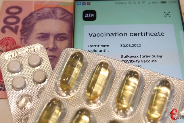 Надалі головною умовою отримання тисячі за вакцинацію є встановлений на смартфоні застосунок «Дія» зі «зеленим» COVID-сертифікатом. Фото: ілюстративне з архіву редакції