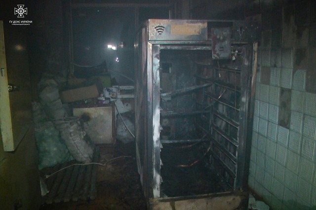 Вогонь знищив шафу для сушіння овочів і фруктів. Фото: ДСНС у Хмельницькі області