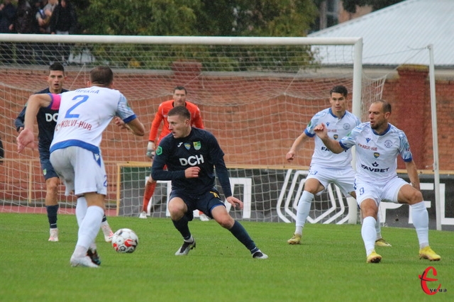Станіслав Мораренко, ексгравець Поділля, цього сезону грає за Металіст та мав декілька моментів, щоб вразити ворота свого колишнього клубу