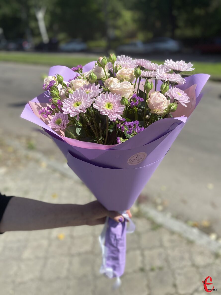 Букети хризантем з доставкою від крамниці квітів Flowers Story у Запоріжжі